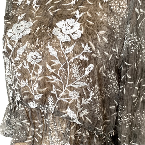 Pretty Embroidered Blouse NWOT - Picture 3 of 7